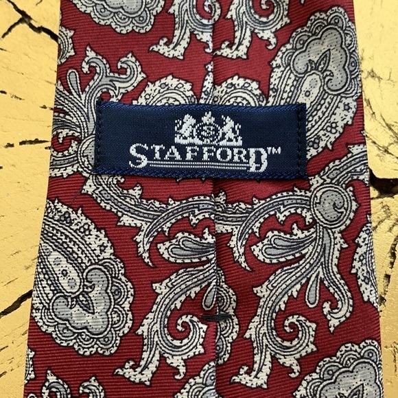 Stafford Men’s Tie. Large Paisley Design. Base is Burgundy w/Gray Accents. - Picture 3 of 4